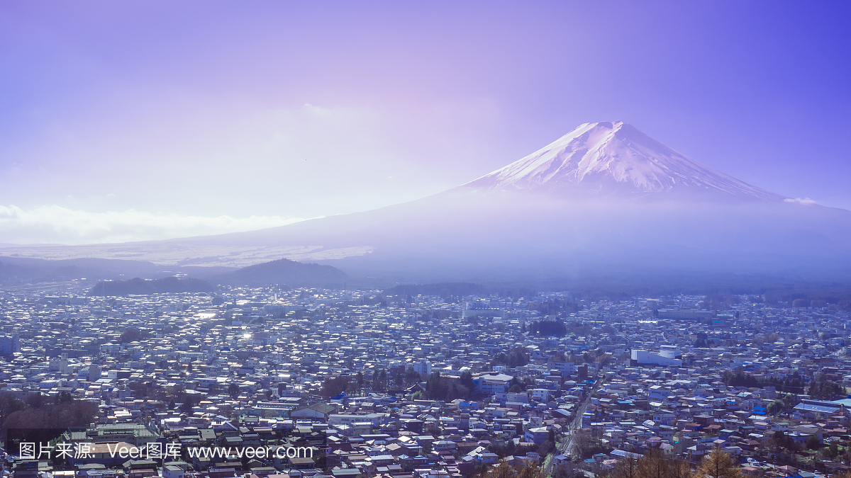 与日本富士山背景的城市景观