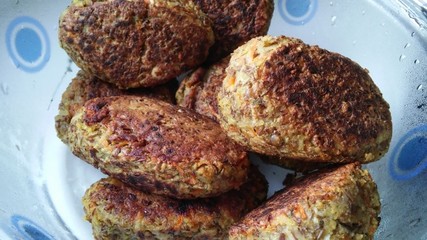Котлеты из чечевицы Котлеты из чечевицы