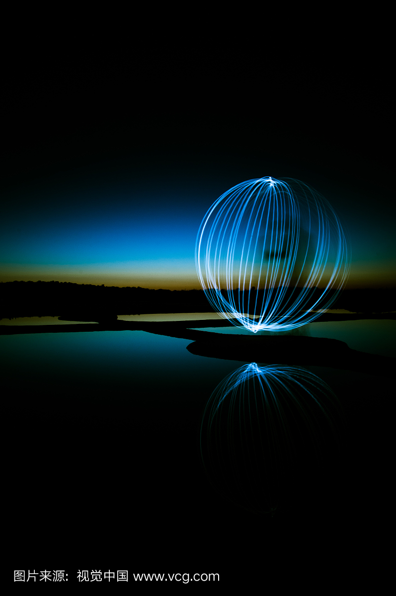 暗色,色彩晦暗,郁闷的,心情低沉