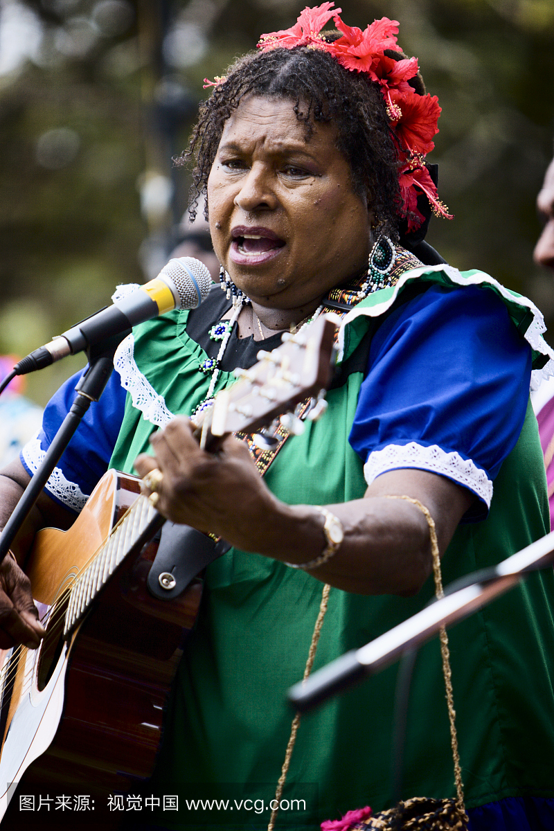 托雷斯海峡岛民歌手在Kaiwalagal音乐艺术节上