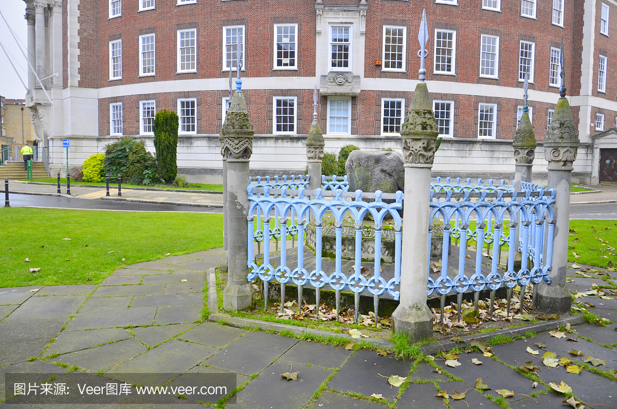 着名的国王发音石在伦敦金斯敦。