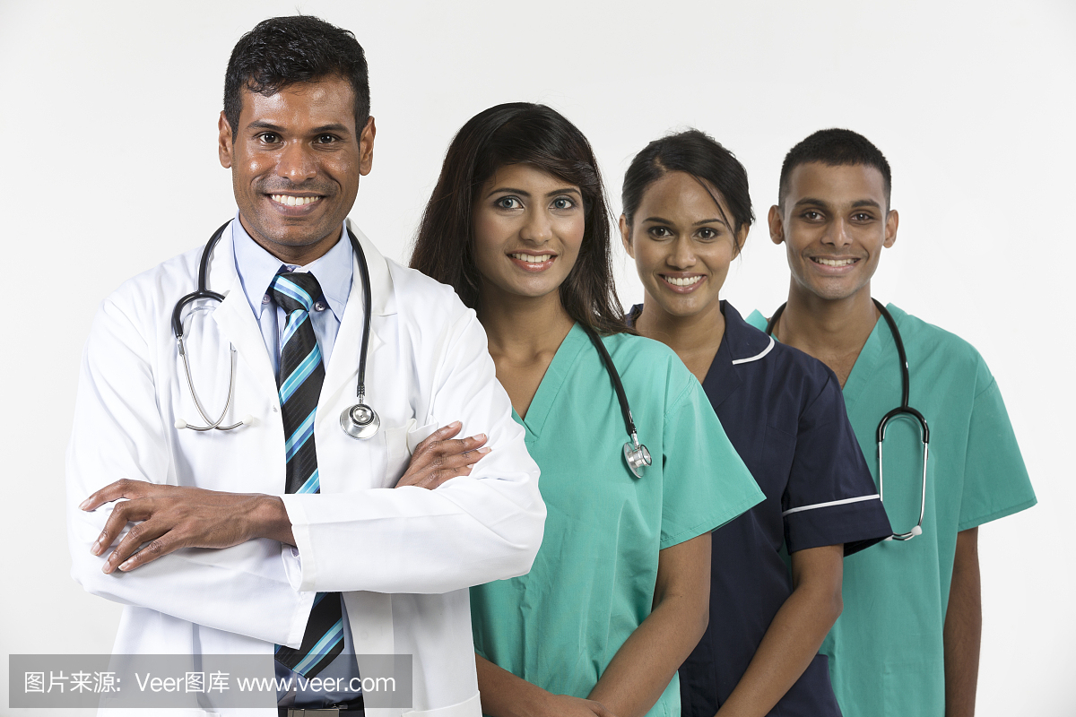 印度医疗队站在白色背景
