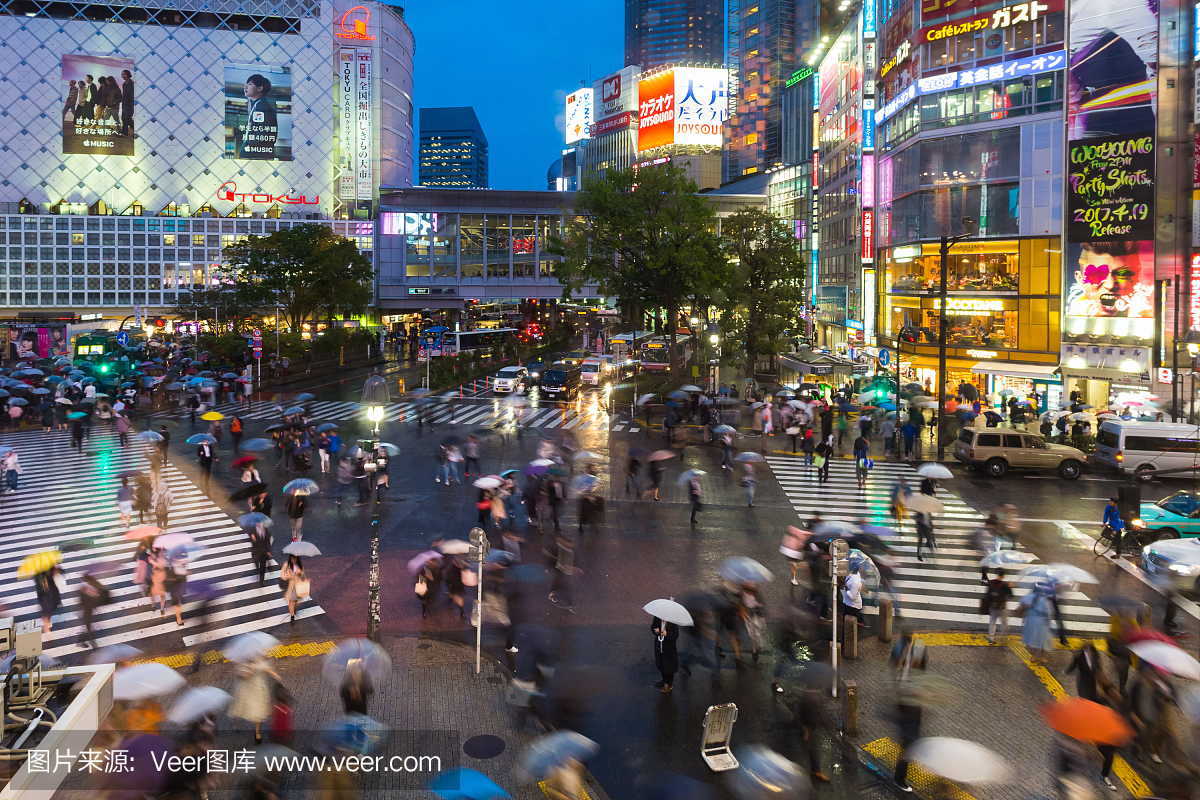 人口在日本东京涩谷区过境。