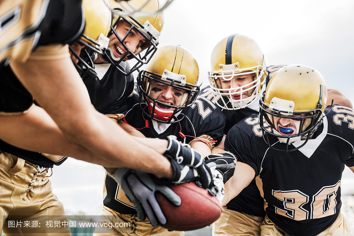 美式足球团队合作。
