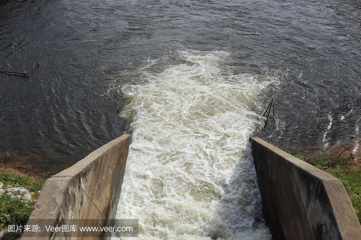 位于泰国罗勇府的农业莱水库的闸门
