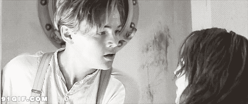 情侣在草地上接吻动态图片 头像图片表情包大全