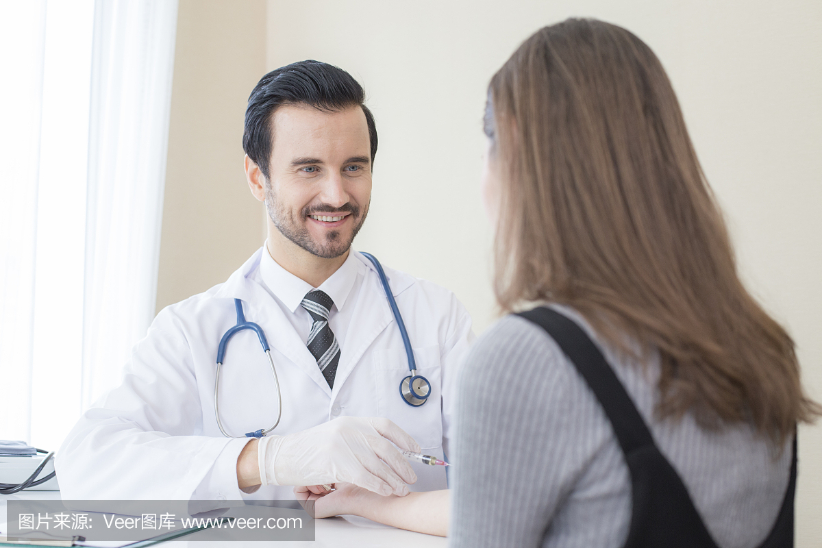 医生在医院注射女人。医疗概念的人。