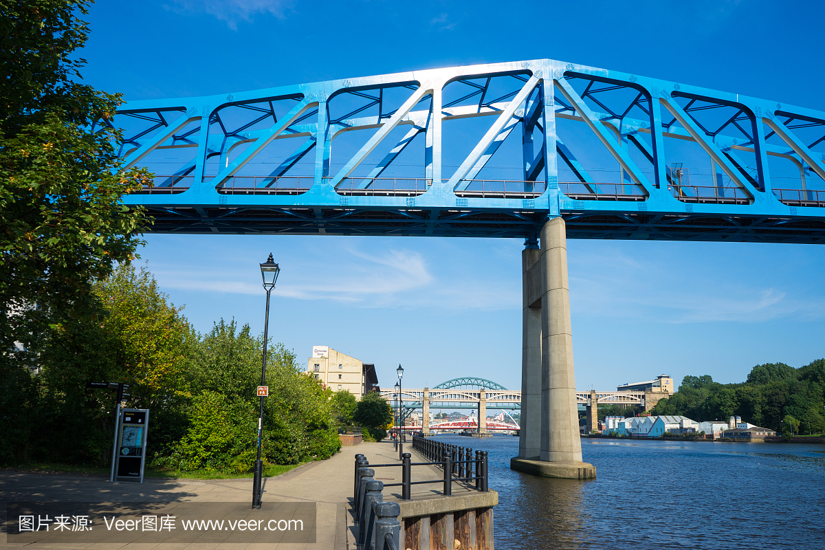 双翼平旋桥,水平旋转式桥,旋开桥,达特福德交叉