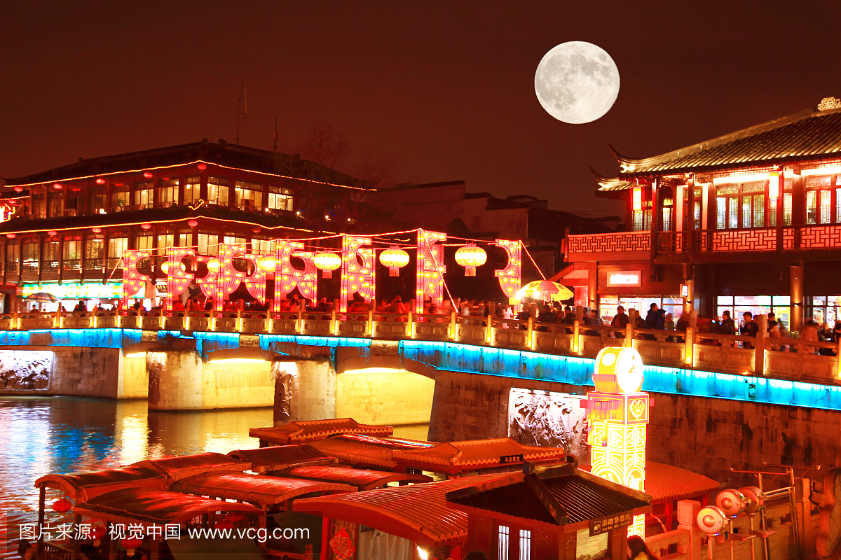 南京古秦淮古典建筑的夜景