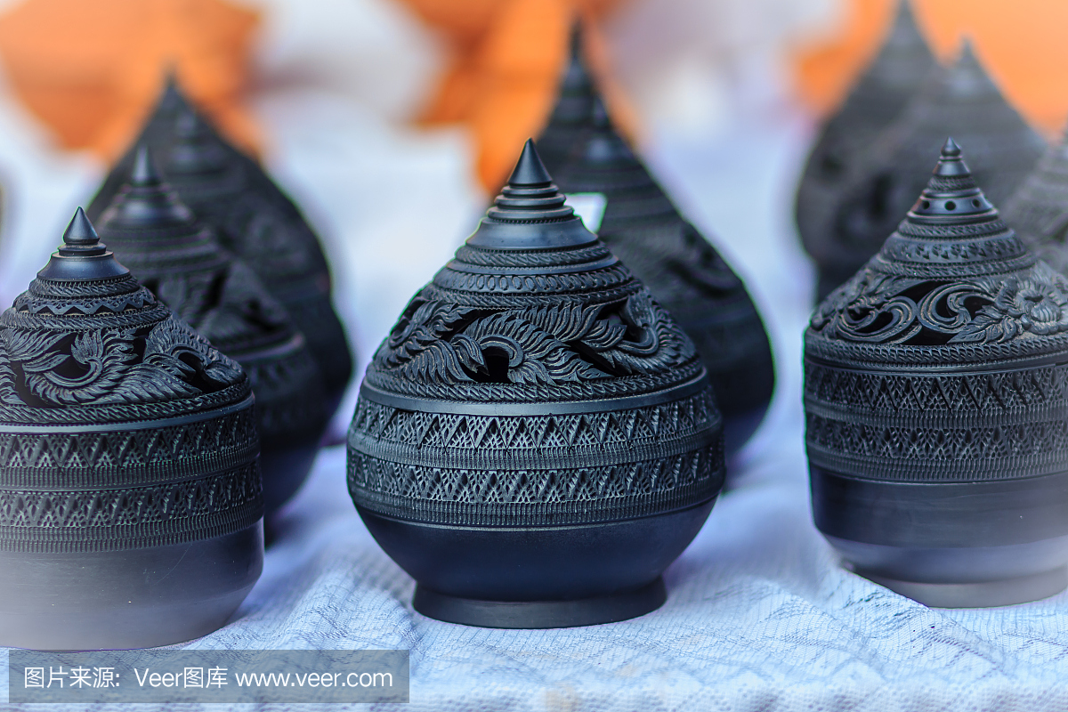 美丽的传统泰国黑瓷陶瓷碗芳香疗法水疗中心在
