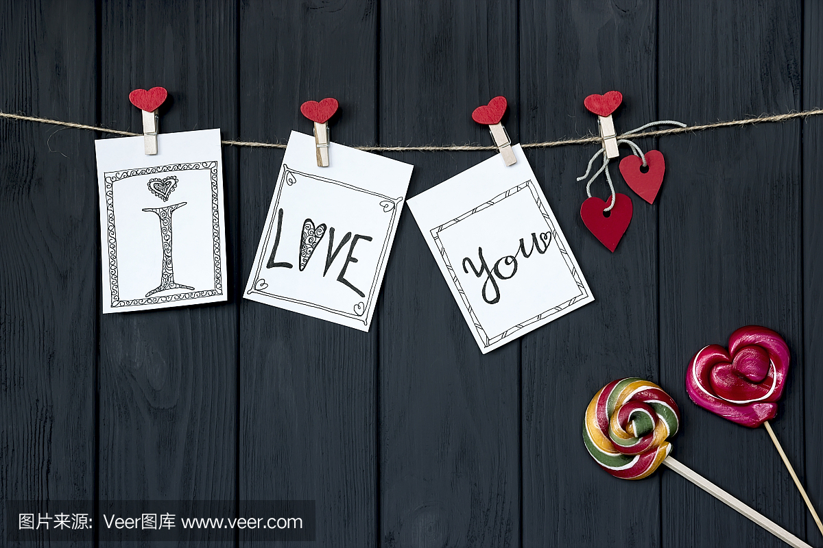 情人节的爱情卡片上写着'我爱你'