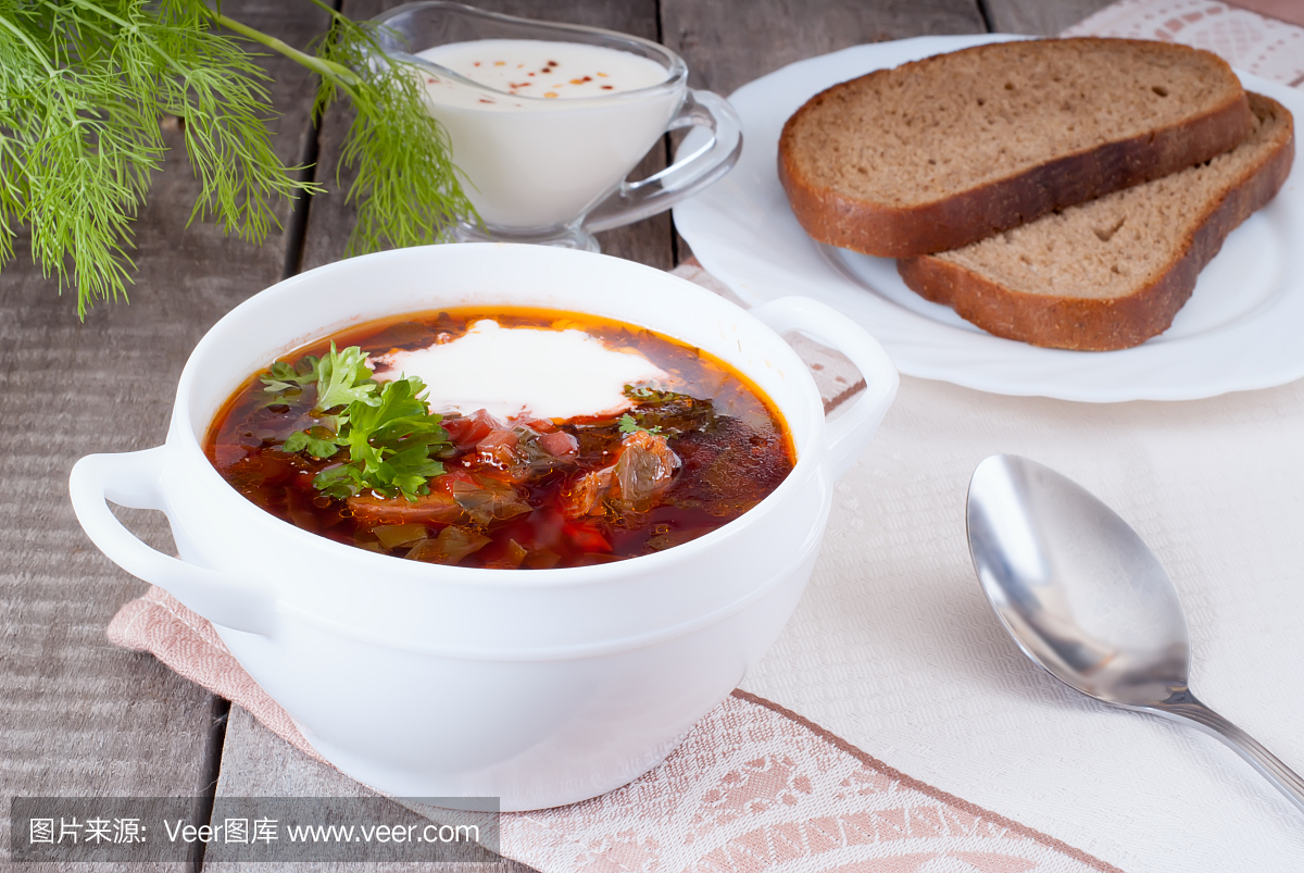 罗宋汤,从甜菜和肉用番茄酱汤