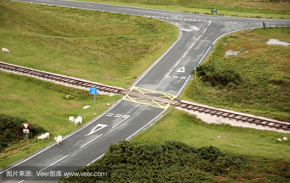 路口动车,铁道十字路口,铁道交叉点,平交路口铁道设计图图片