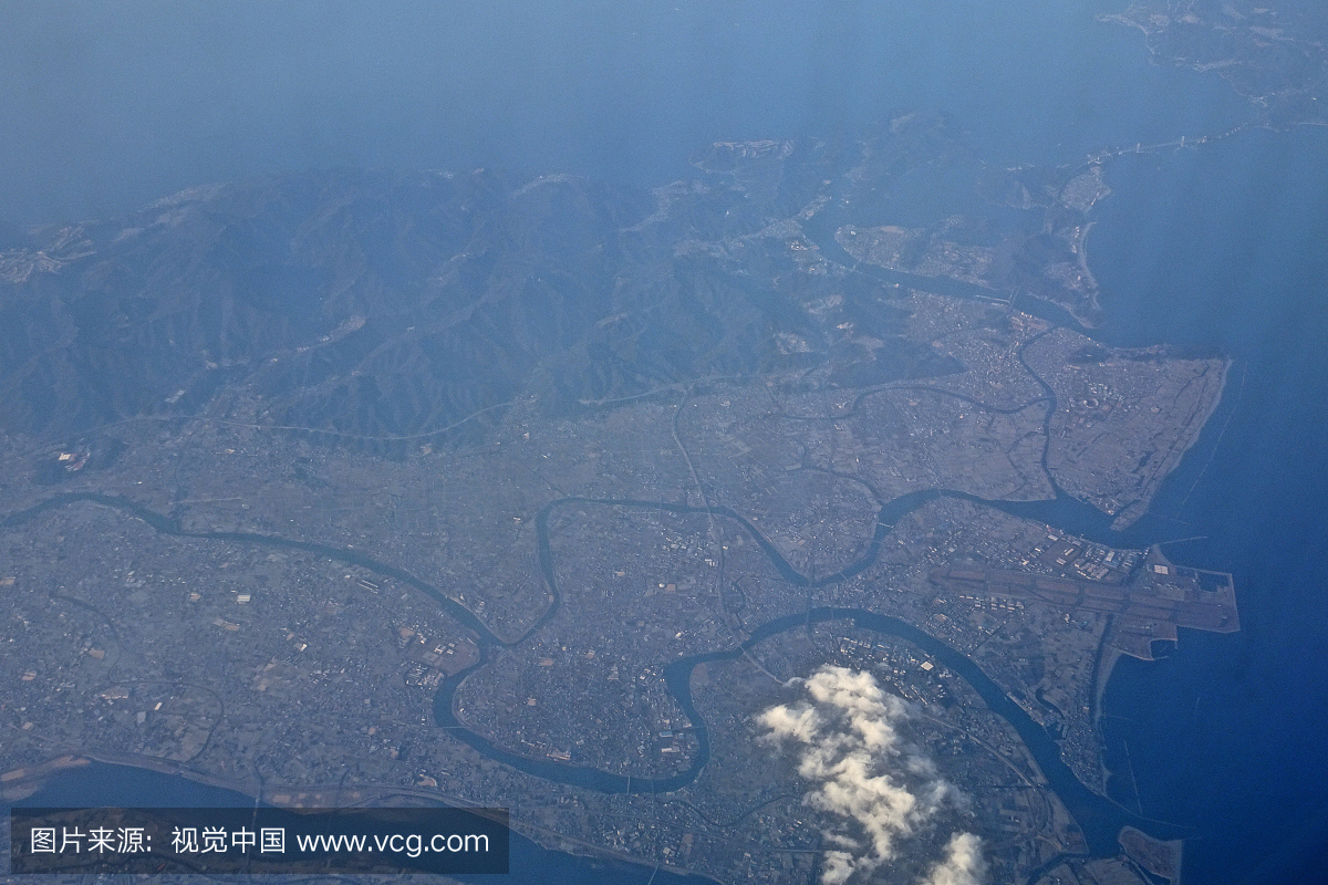 在日本德岛县松松町和鸣门和德岛市从飞机的白