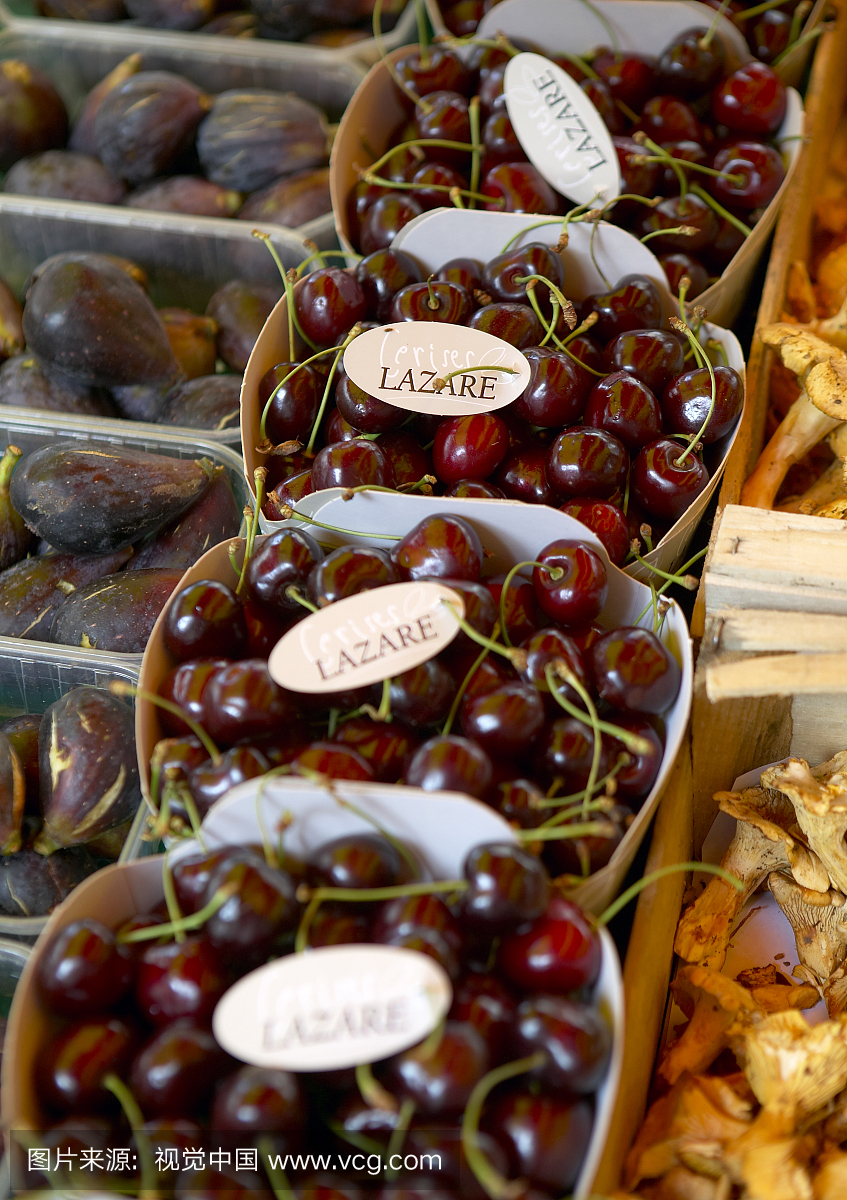 樱桃在市场上销售,Carpentras,普罗旺斯,法国