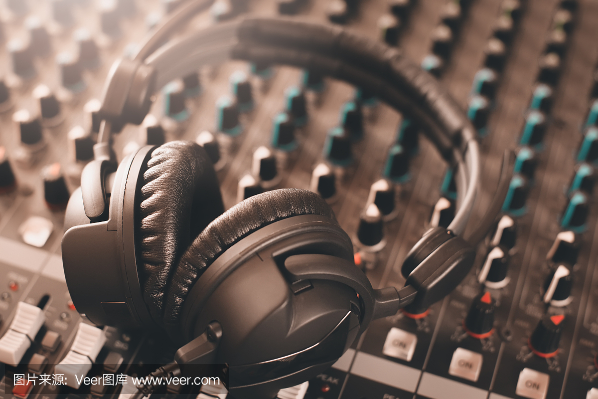 主持人,播音员,主持,主播