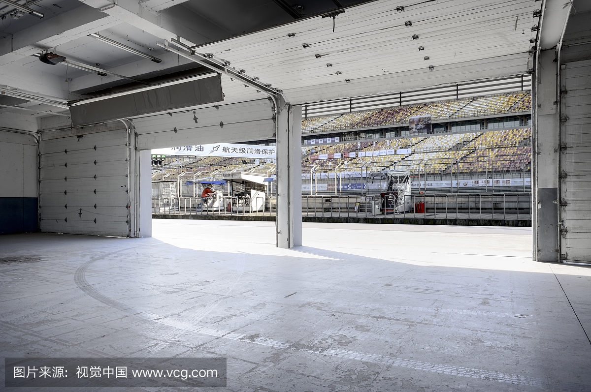上海国际赛车场赛车维修车库和观众看台