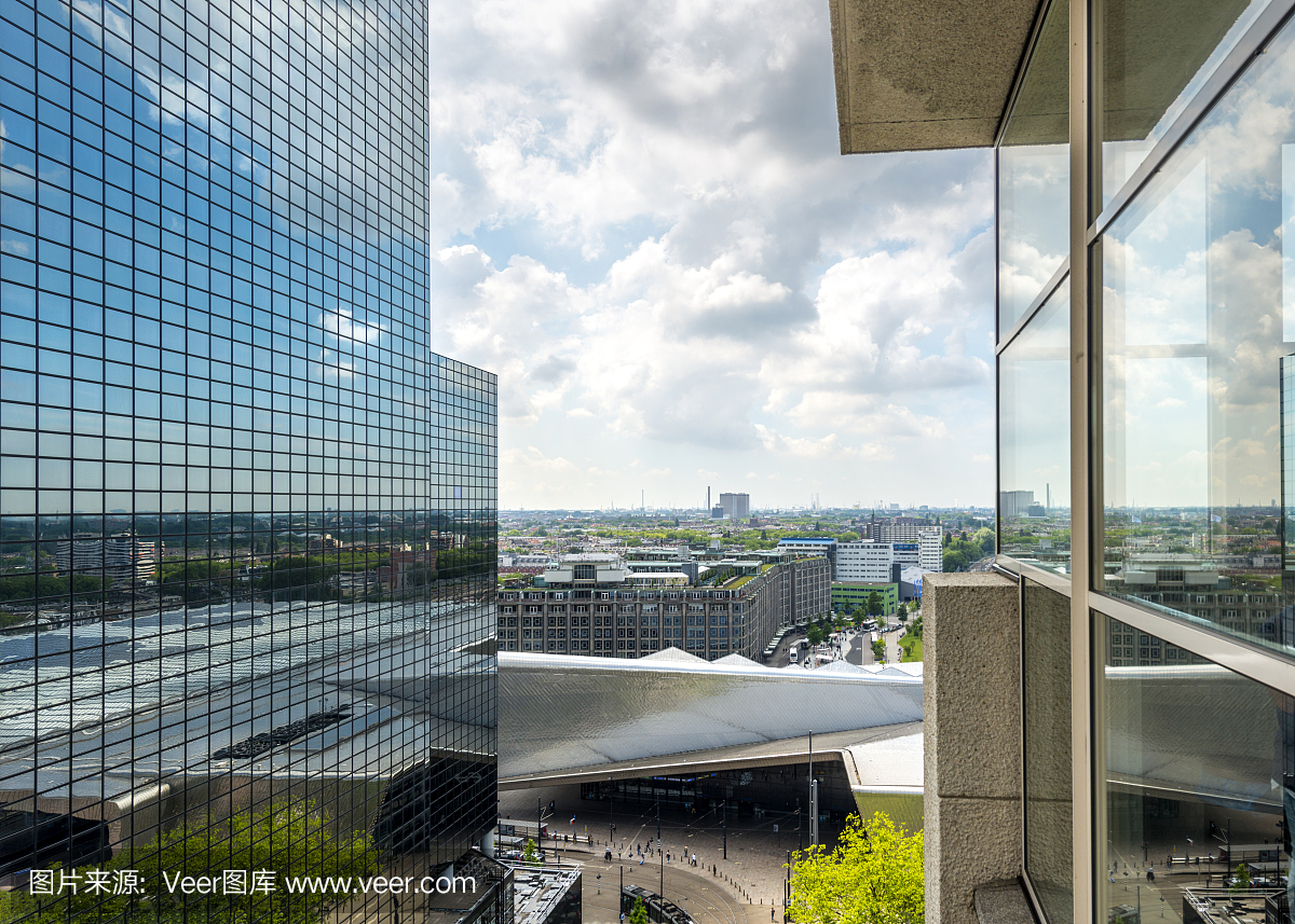 城市天际线和鹿特丹中央火车站