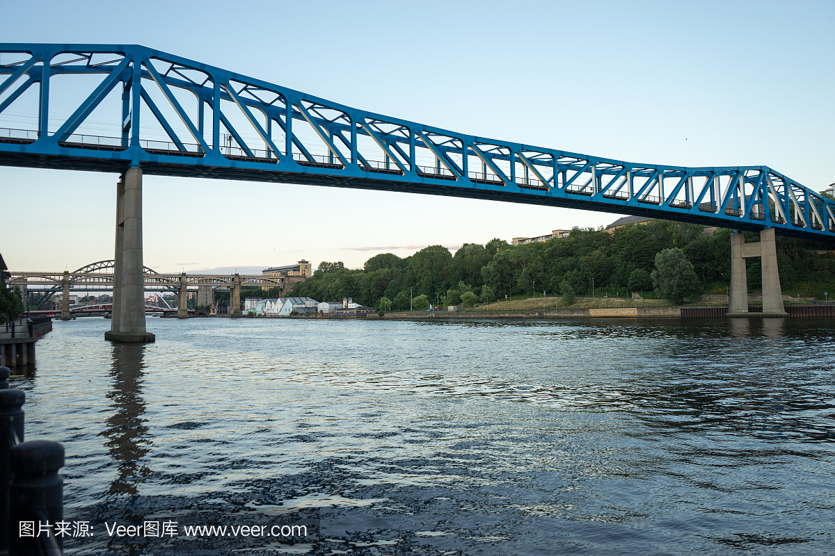 双翼平旋桥,水平旋转式桥,旋开桥,达特福德交叉