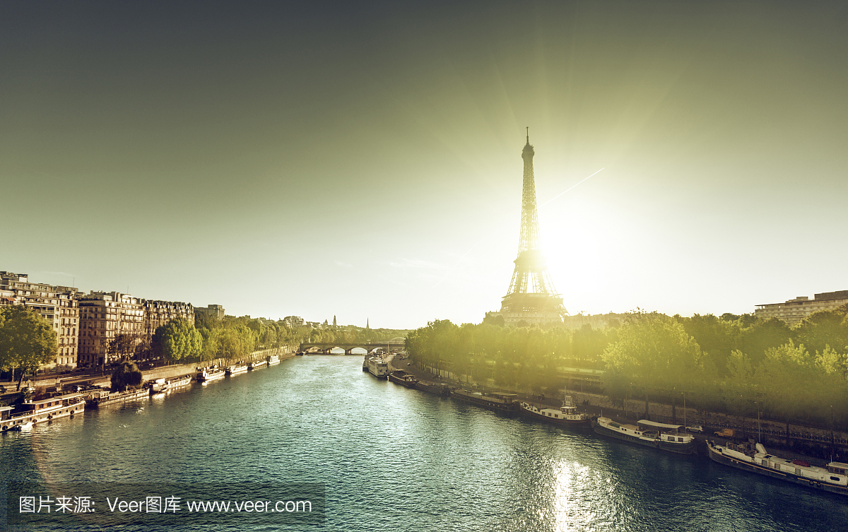 埃菲尔铁塔,巴黎在日出时间