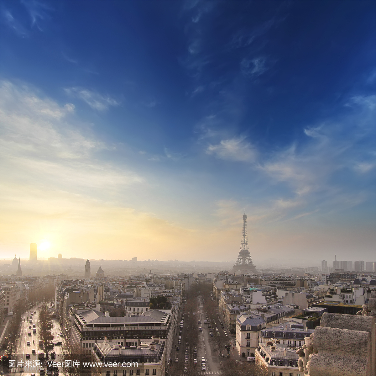 巴黎与埃菲尔铁塔在日落时间