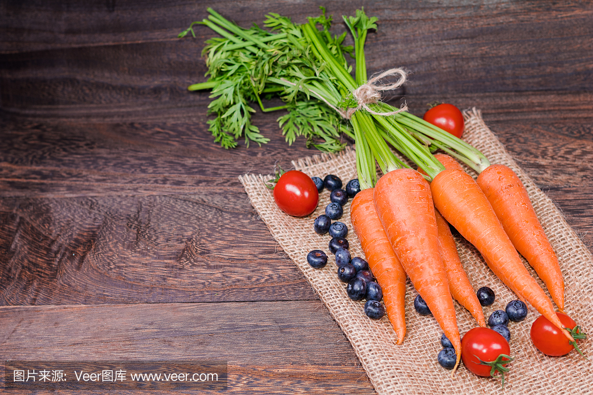 健康的饮食和节食概念,新鲜的胡萝卜和胡萝卜