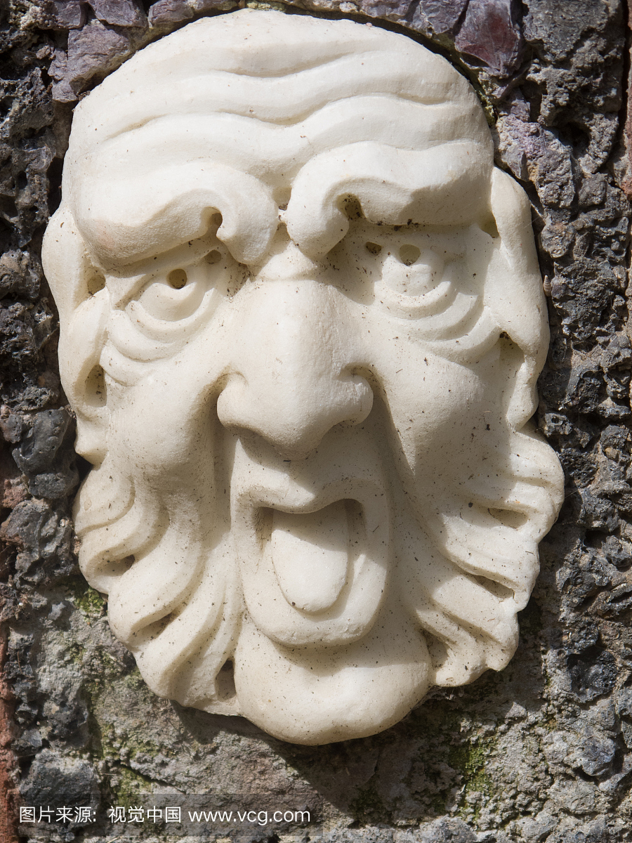 怪诞大理石面具,卢卡