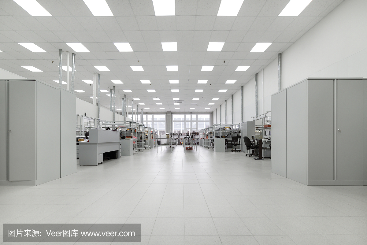 清洁生产室。工业电子产品制造