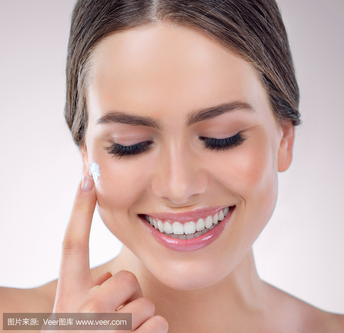 头发向后梳,将头发往后梳,后背头,部分