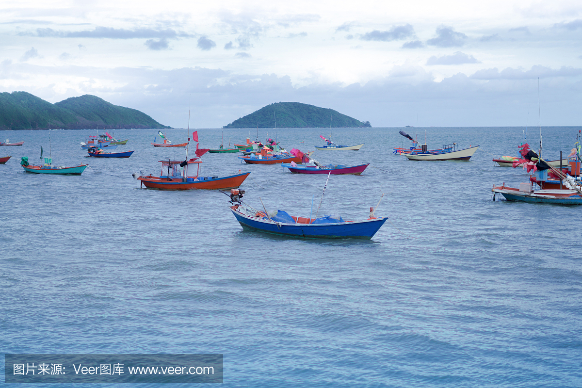 Fishing boats Float on the sea on a beautiful bl