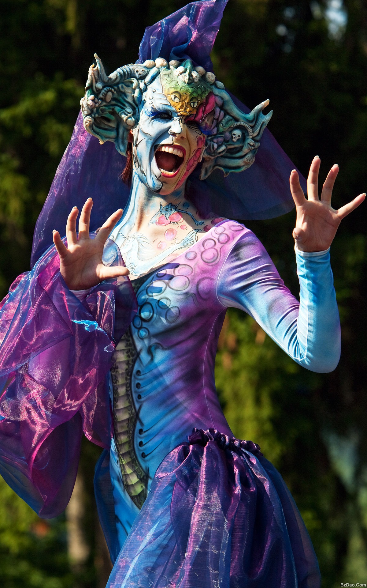 美女模特人体彩绘写真竖屏壁纸-581kb