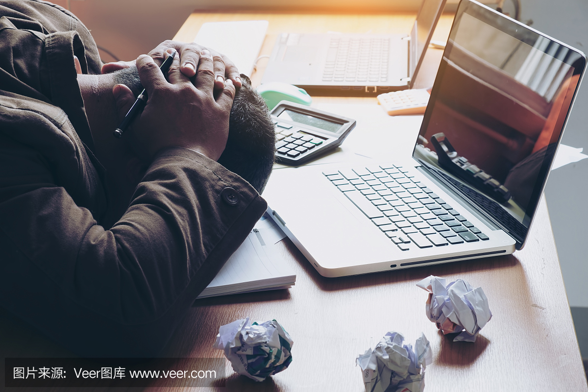 努力思考工作中的分析。