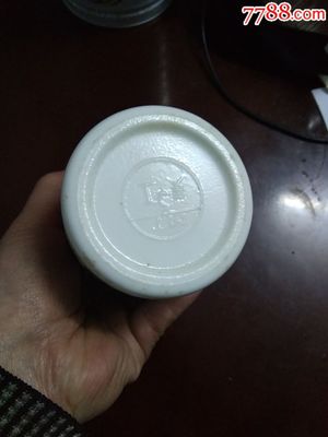 90年代初期铝盖飞天茅台空酒瓶一只(美工底款 90年代初期铝盖飞天茅台空酒瓶一只(美工底款
