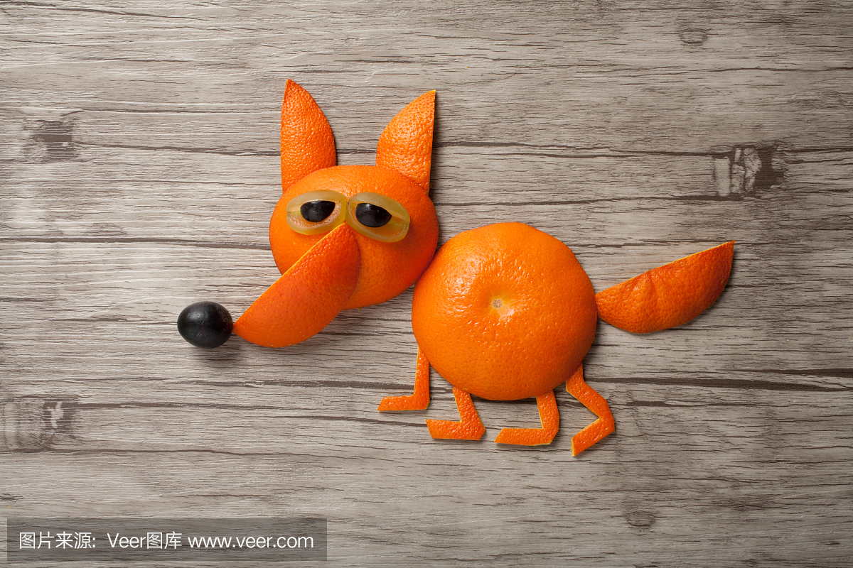 狐狸由水果制成