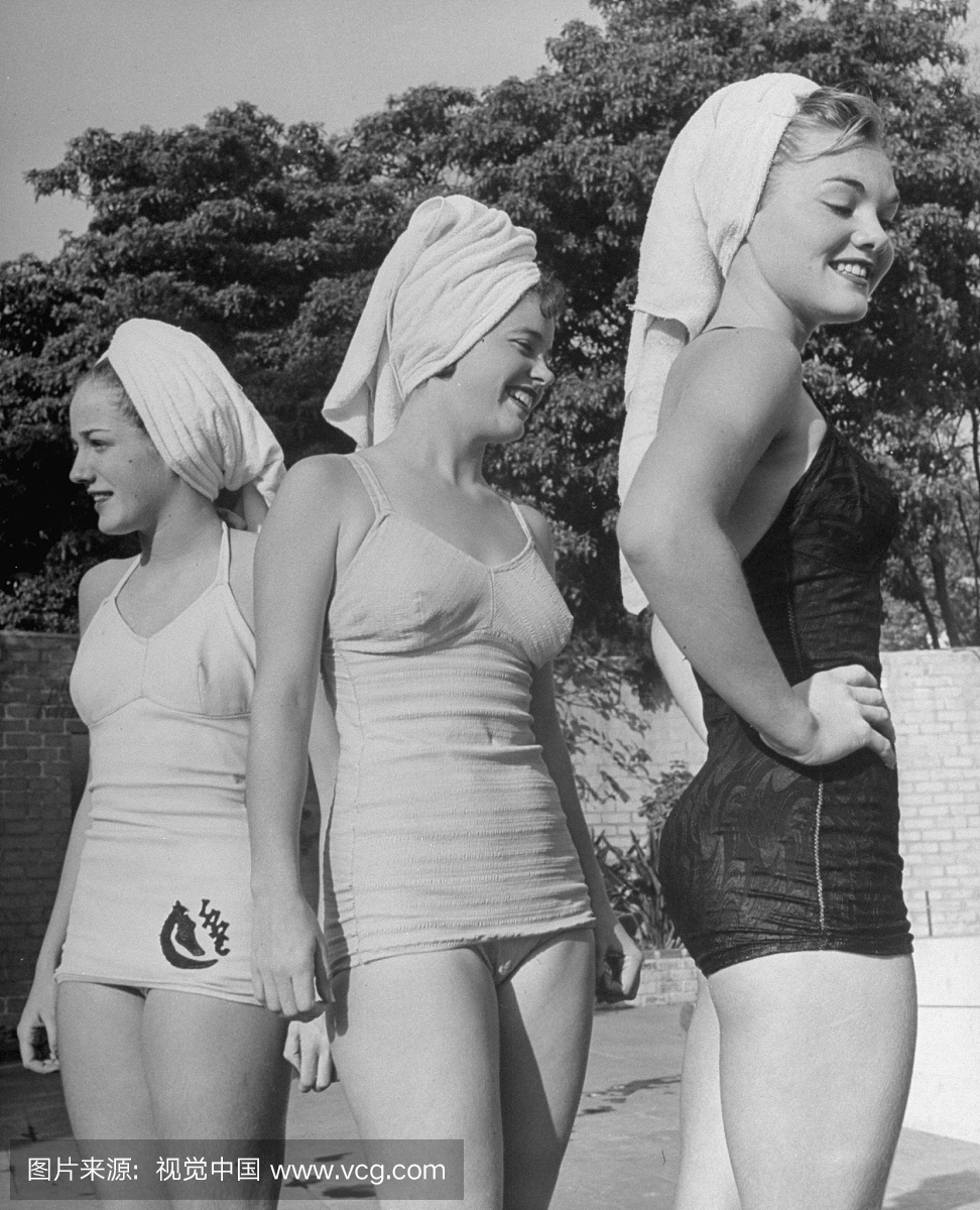 游泳运动员Patricia Geary,Joan Dodd和Sarah最