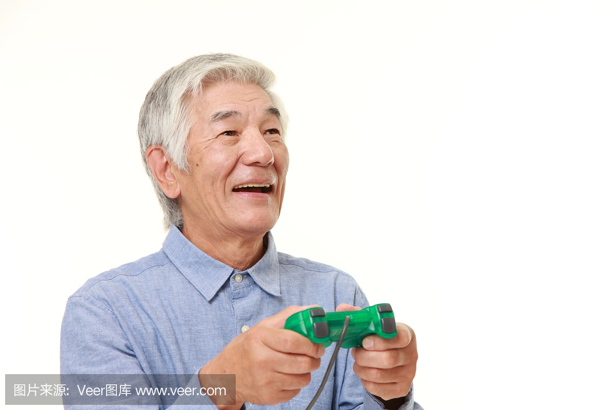 高级日本人享受视频游戏
