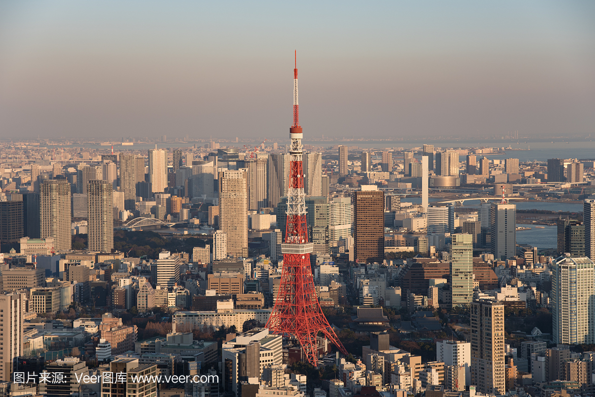 大东京地区密集的建筑景观与东京塔