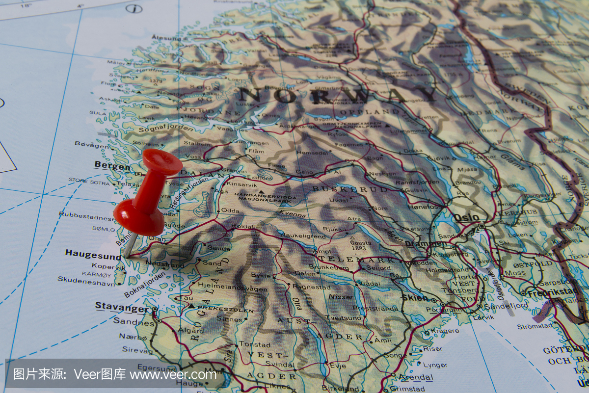 挪威地图上标有红色图钉的Haugesund