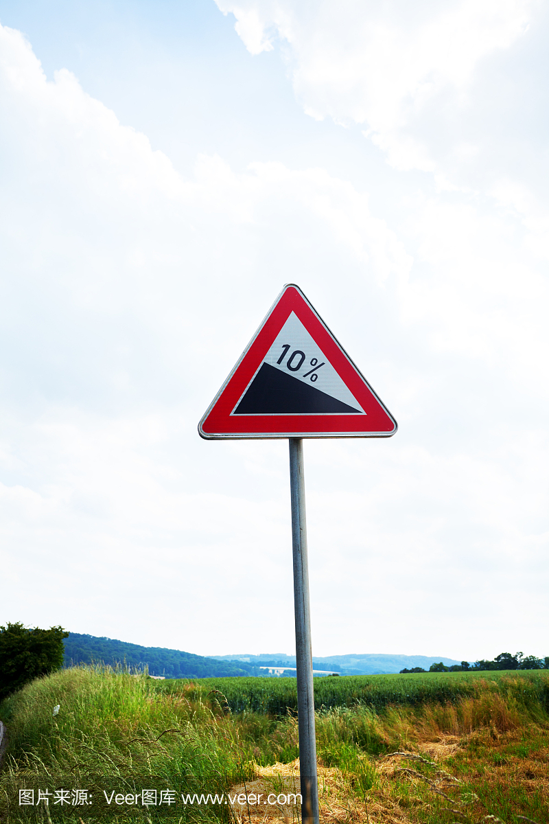 小心标志下坡等级10%