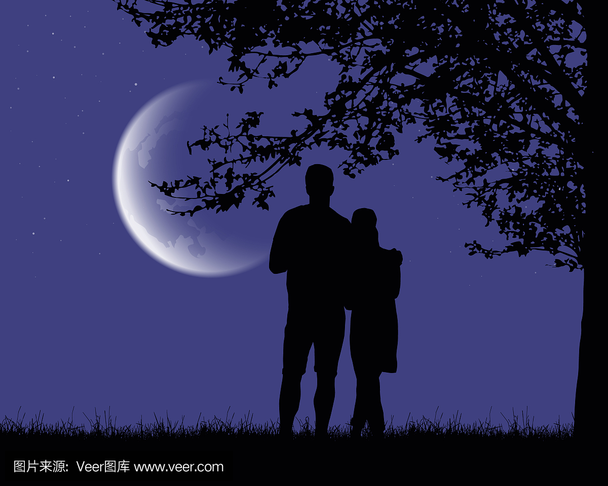 两个恋人拥抱和看着一个浪漫的紫色夜空下与明