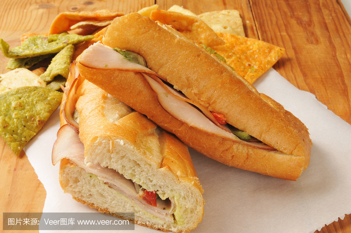 土耳其三明治与素食玉米饼芯片