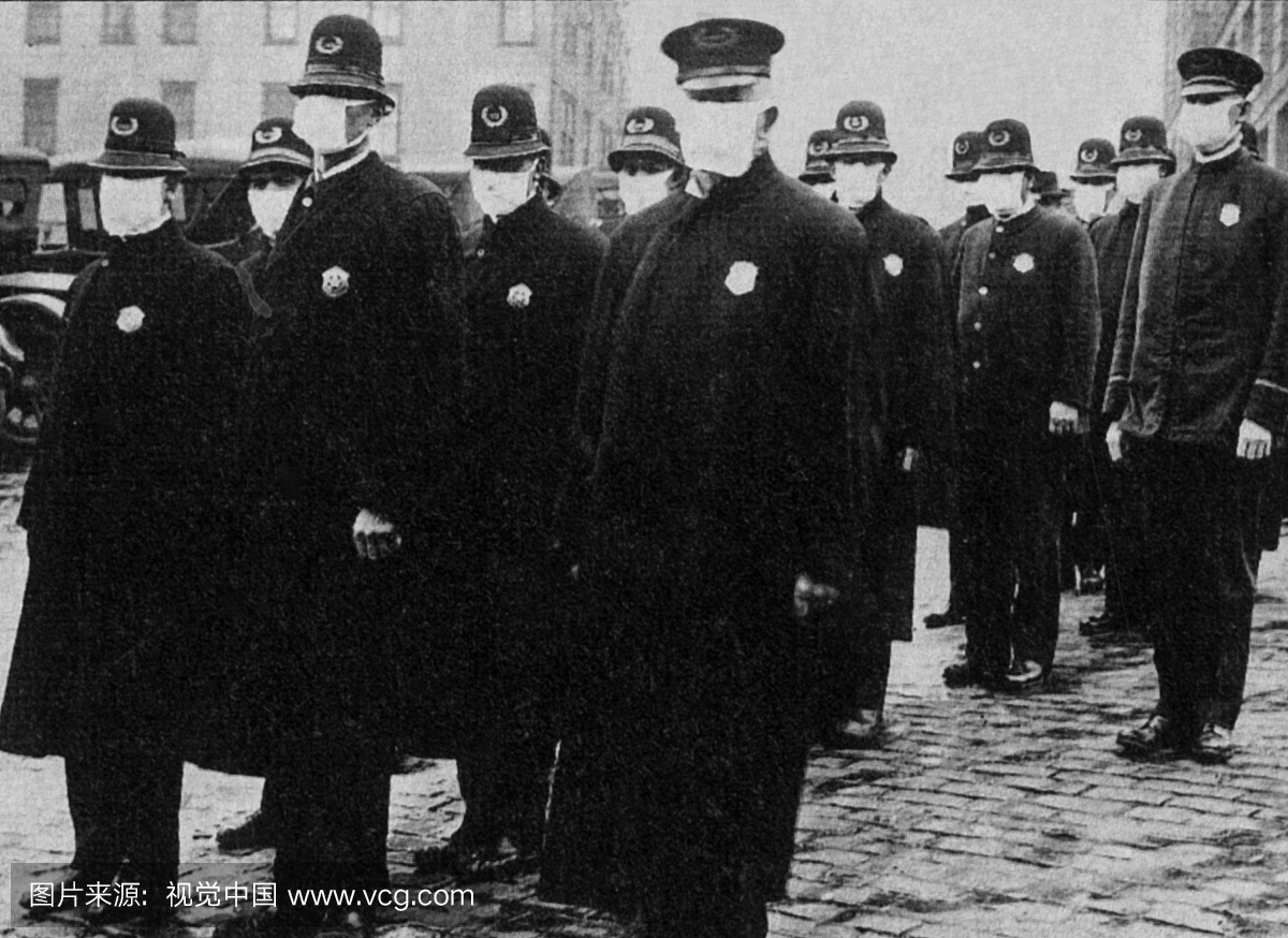 西雅图警察在1918-19年的流感大流行期间戴防