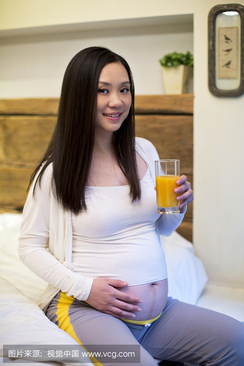 孕妇喝果汁