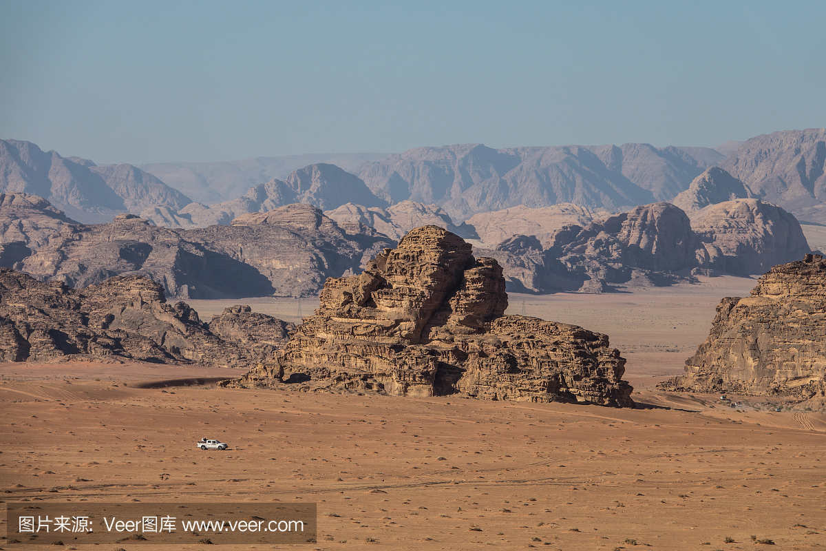 在瓦地伦沙漠中的岩石