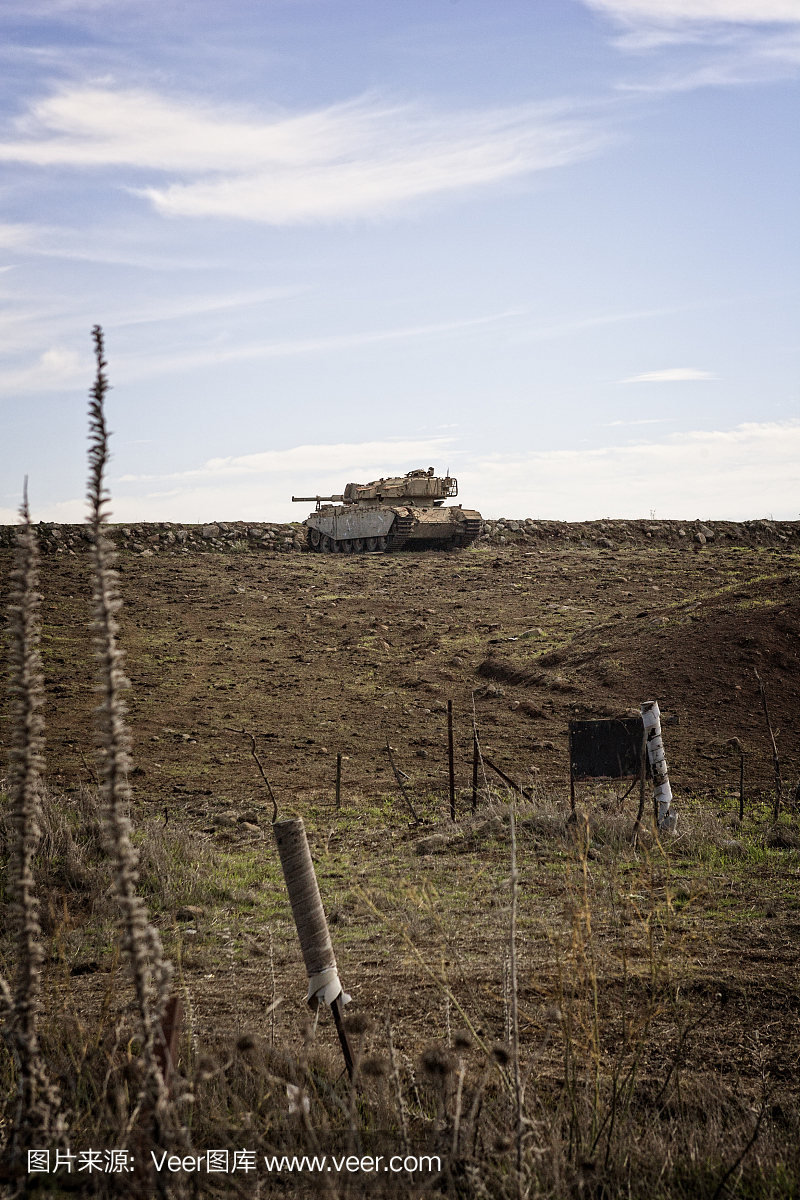 装甲坦克在与叙利亚的战役中留在以色列的戈兰