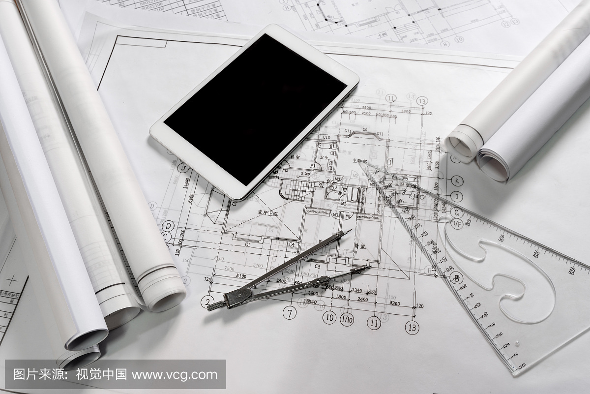 手绘手绘图纸和平板电脑庭院设计图纸别墅建筑图片