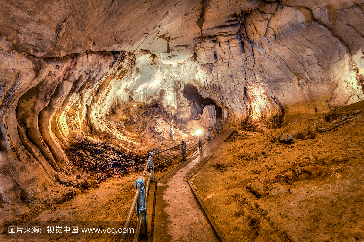 洞穴中的地下通道,婆罗洲木穆鲁国家公园