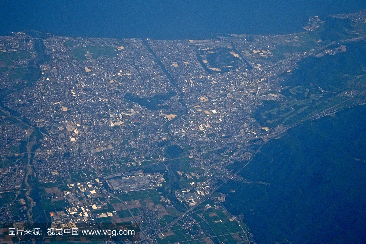 在滋贺县彦根市从飞机的白天时间鸟瞰图