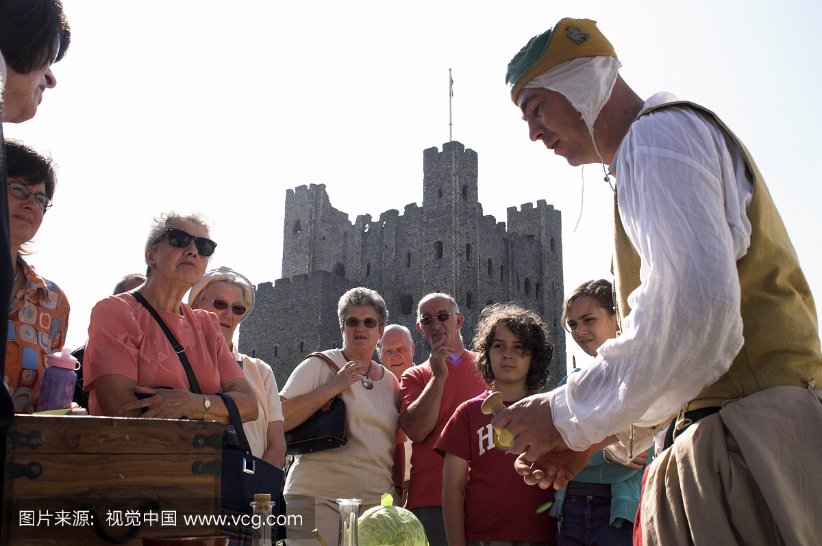 一个在罗切斯特城堡中世纪日期间展示古老工艺
