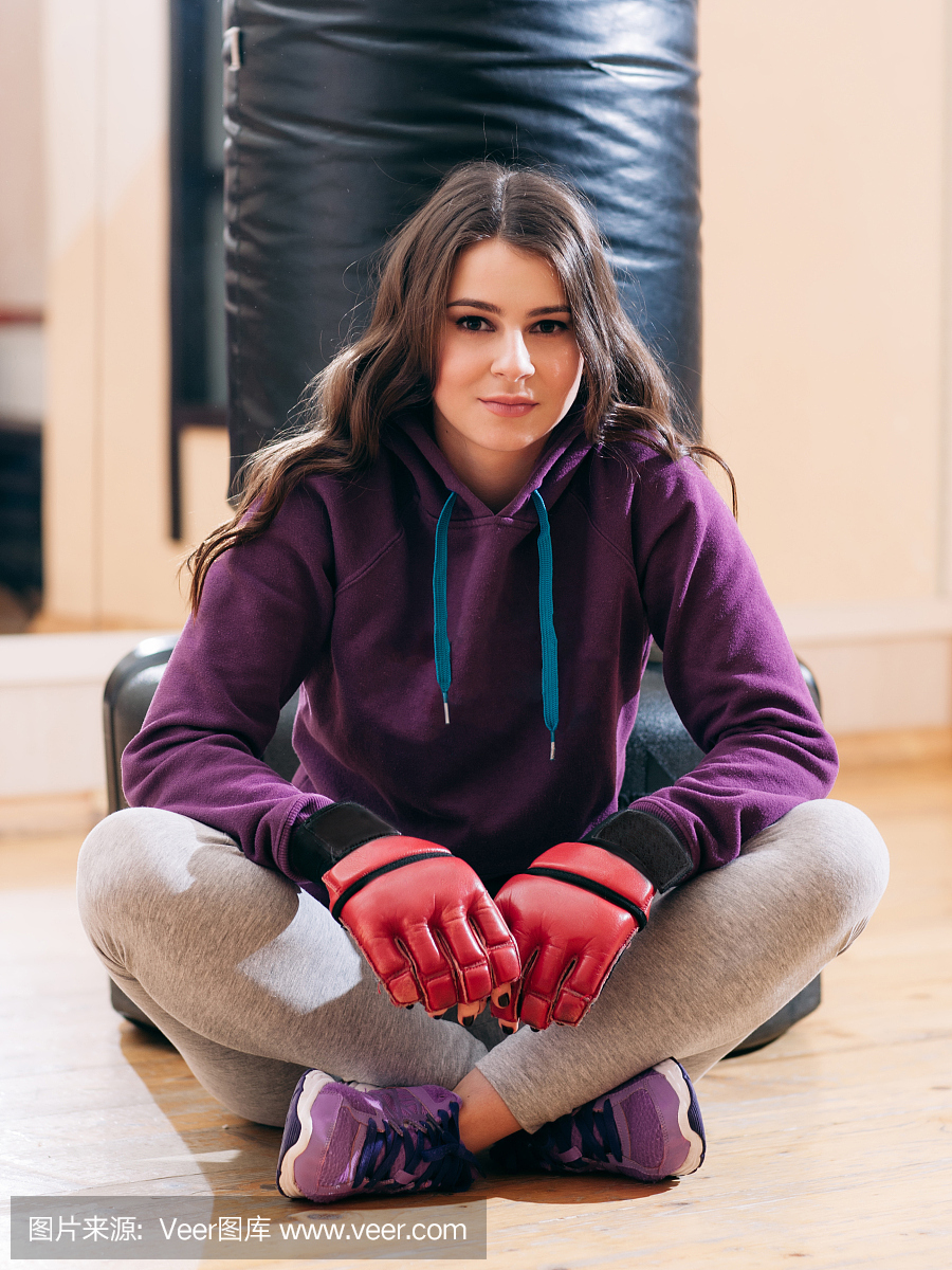 女子跆拳道照片,训练中断